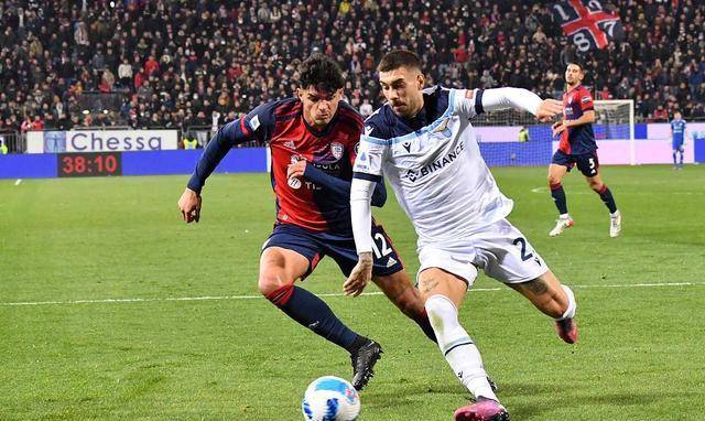 她在赛场上 她在赛场上