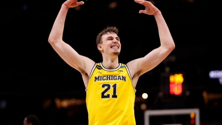 经常陷入 经常陷入